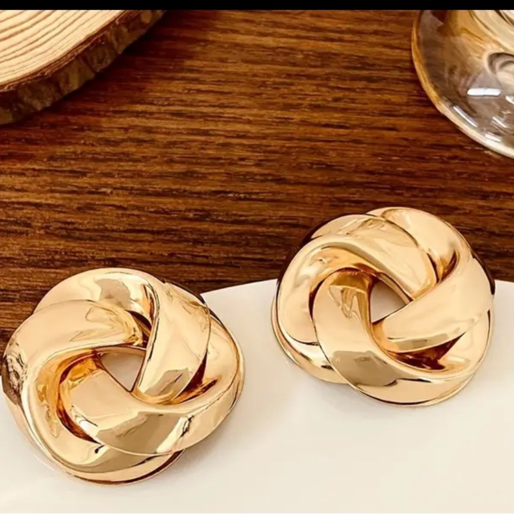 Exaggerated Creative Twisted Stud Earrings